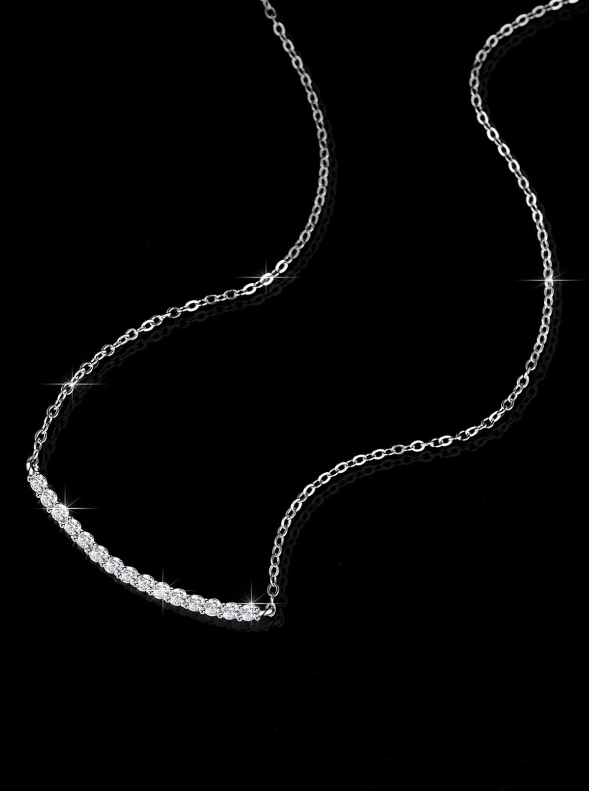 1.7CT MOISSANITE CURVED SMILE BAR NECKLACE
