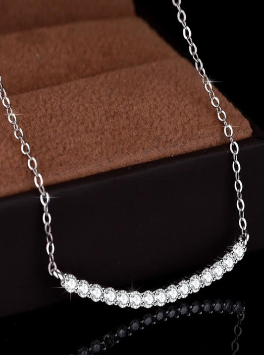 1.7CT MOISSANITE CURVED SMILE BAR NECKLACE